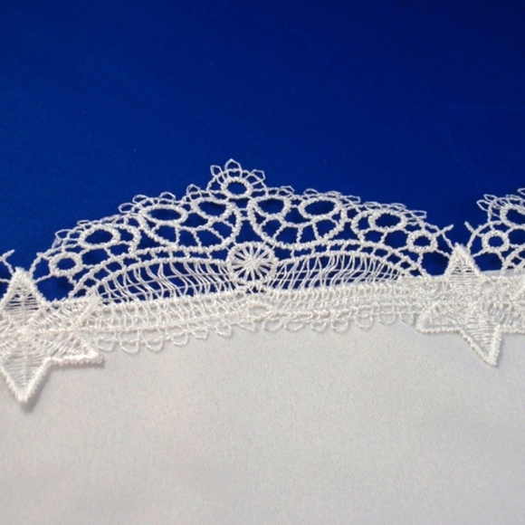 Christmas Tablecloth WINTER BLUE BELLS (36x36 in.) NEW - Picture 5 of 6